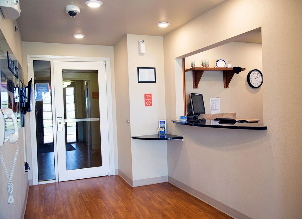 Woodspring Suites Tulsa Dalaman gambar